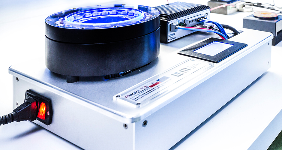 The bearingless torque motor