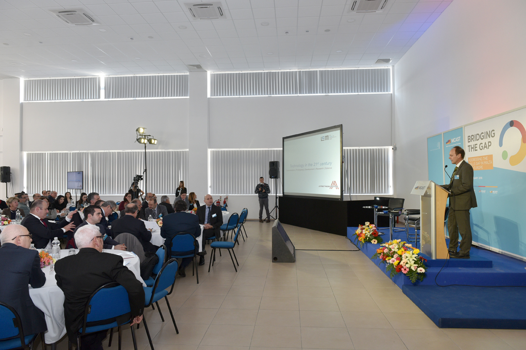 Internationale Vernetzung in Malta: Linz Center of Mechatronics folgte Einladung